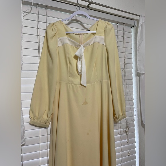 Yellow dress - Picture 3 of 8